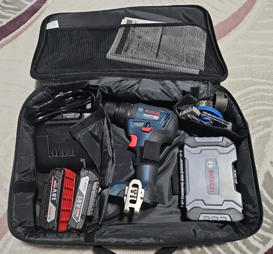 PERCEUSE VISSEUSE / DÉVISSEUSE BOSCH PRO SANS FIL - 15€ par jour - HERBLAY (95)