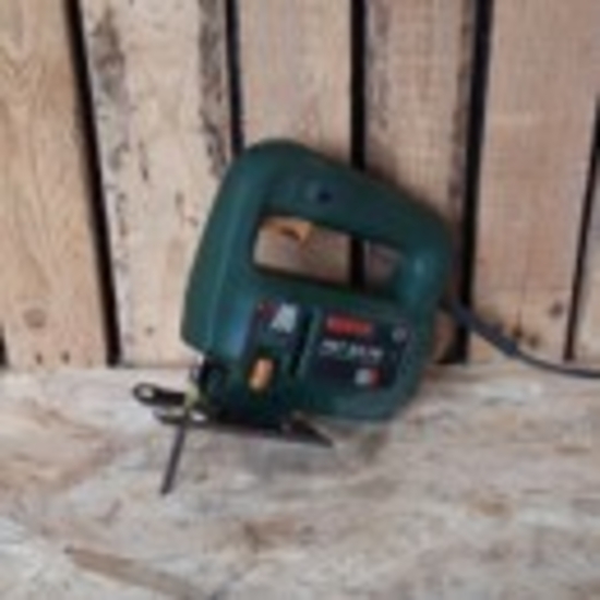 Scie sauteuse 220 volts AC.Bosch.Très bon état. Prix bas. A Annecy 74000.