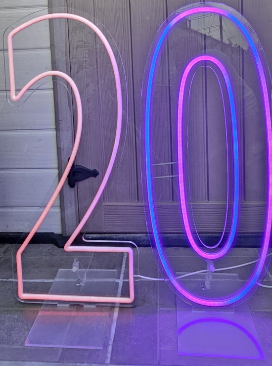 CHIFFRES LUMINEUX GÉANTS “20” – 76 CM – LED RGB - 40€ par jour - Herblay 95